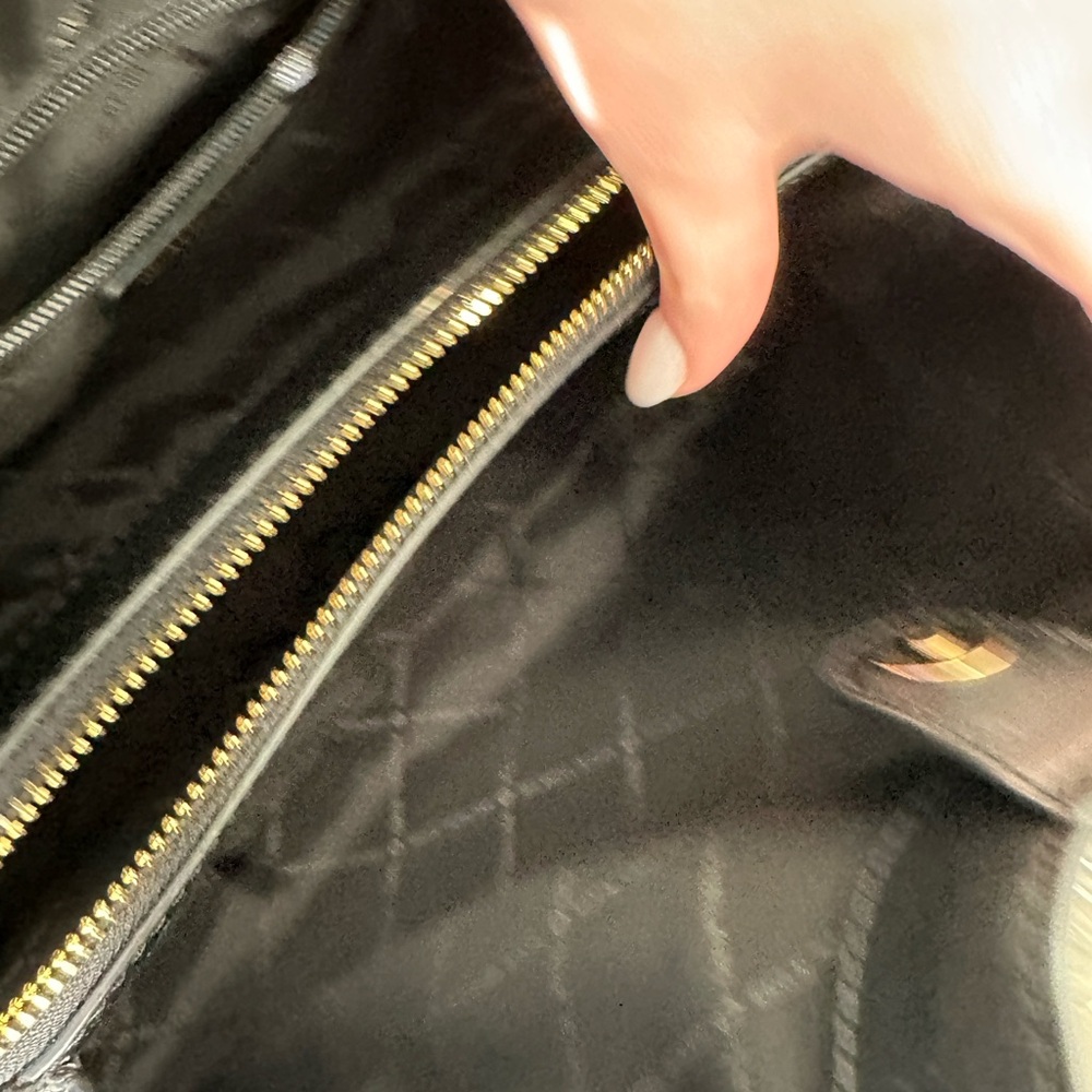 MAKE AN OFFER! Michael Kors Shoulder Bag - Picture 9 of 9